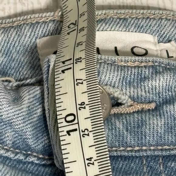 Cello Light Wash Distressed Denim Shorts Size Large - Picture 5 of 12